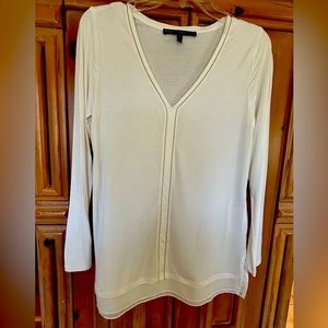 White House Black Market, long sleeve, v neck cream to, size XS